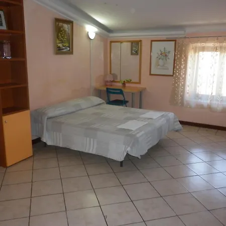 Hostel 2000 *